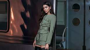 women's gray long-sleeved coat HD wallpaper