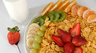Cornflakes with assorted fruits and milk