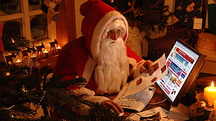 Santa Claus Surfing the net HD wallpaper