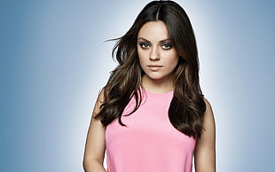 woman wearing pink crew-neck sleeveless shirt HD wallpaper