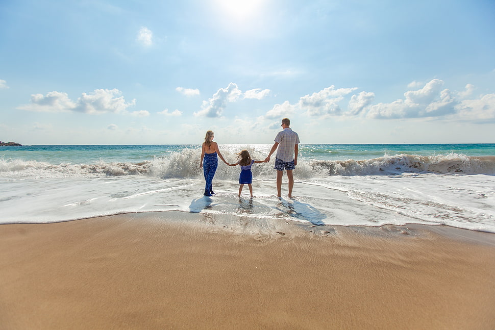 family on seashore HD wallpaper