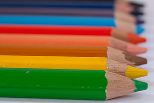 assorted color pens HD wallpaper