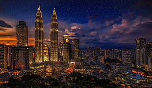 Petronas Twin Tower at daytime HD wallpaper