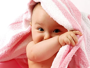 topless baby under tower HD wallpaper