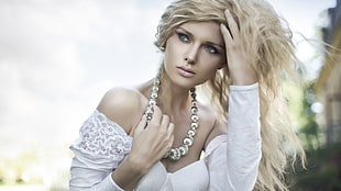 women, blonde, blue eyes, bare shoulders HD wallpaper