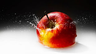 honeycrisp apple, food, apples, splashes, fruit HD wallpaper