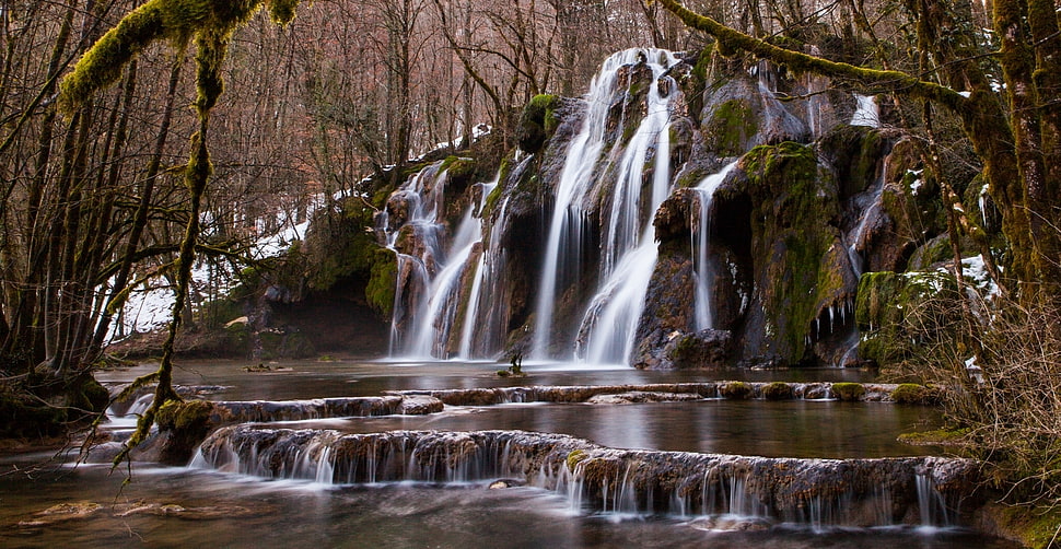 timelapse photo of moss-covered rocks with waterfall HD wallpaper
