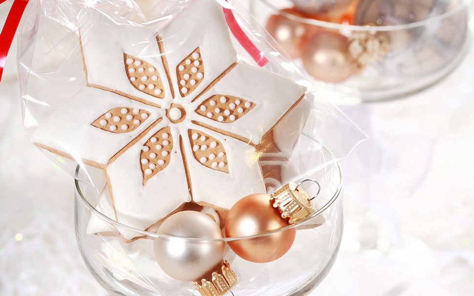 gold and silver baubles, New Year, decorations, Christmas ornaments , bowls HD wallpaper