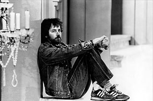 grayscale photography of man seating outdoor, men, Film directors, Steven Spielberg, jeans