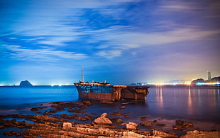 brown shipwreck, Taiwan, horizon