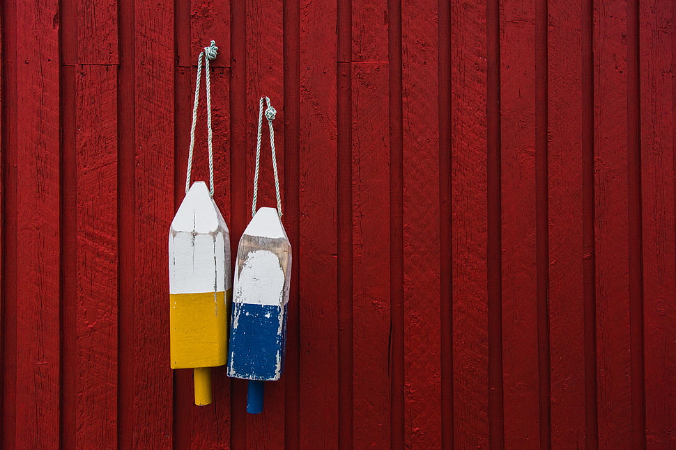 yellow and blue hanging decors HD wallpaper