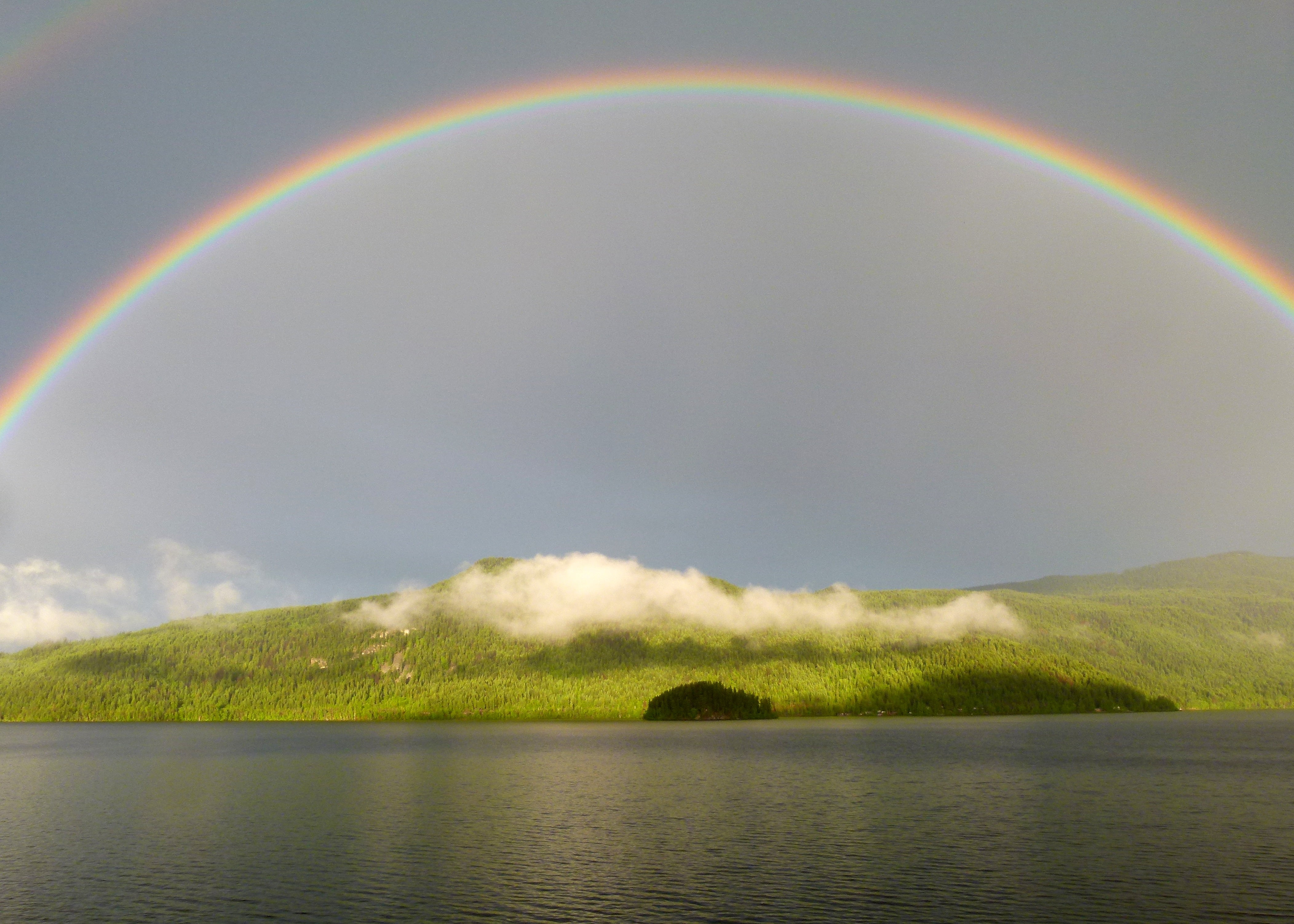 3840x2160 resolution | green mountain along with the body of water HD ...