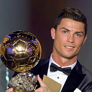 Christiano Ronaldo holding trophy HD wallpaper
