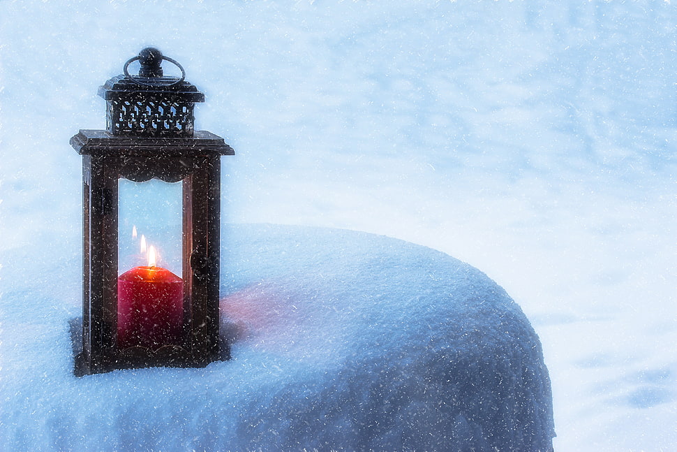 black steel candle lantern during daytime HD wallpaper