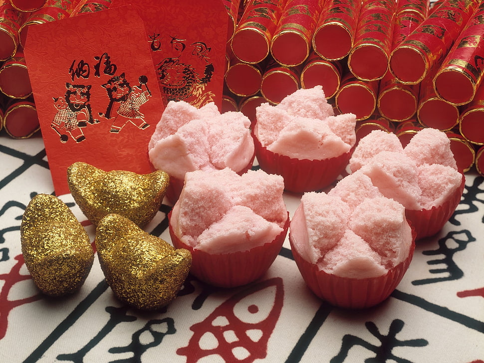 five cupcakes HD wallpaper