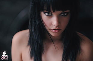 shallow focus photography of woman with black hair