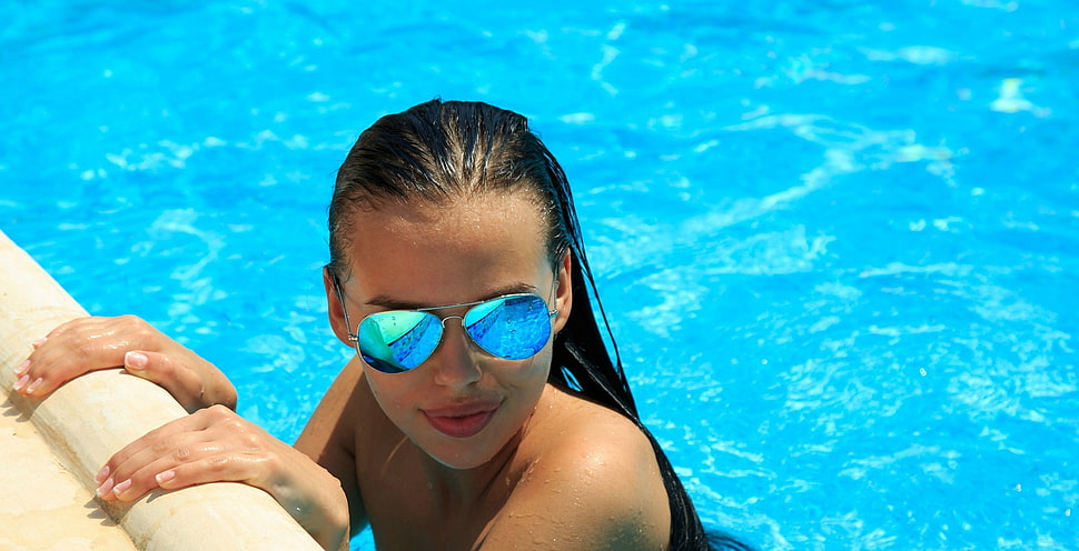 woman wearing black framed aviator-style sunglasses in swimming pool HD wallpaper