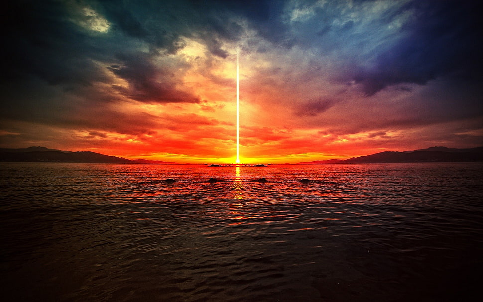 line of light struck from sky HD wallpaper