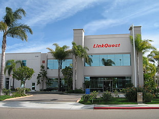 white LinkQuest building HD wallpaper