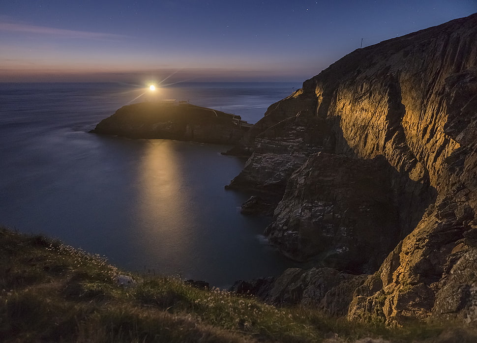 gray stone mountain, anglesey HD wallpaper