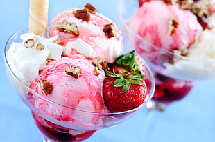 close photo of strawberry ice cream