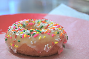 doughnut with sprinkle on top closeup photo HD wallpaper
