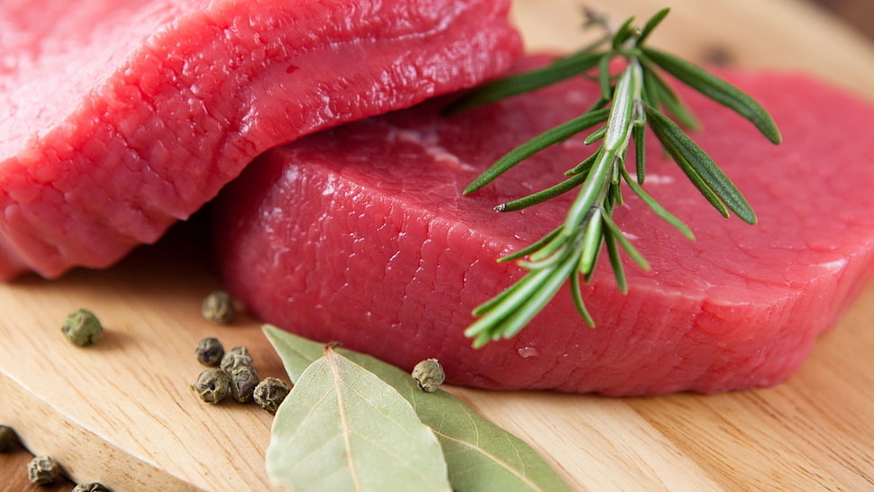 raw meat on brown wooden chopping board HD wallpaper