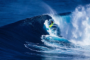 person surfing using green surfboard HD wallpaper