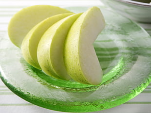 four slices of pear fruits