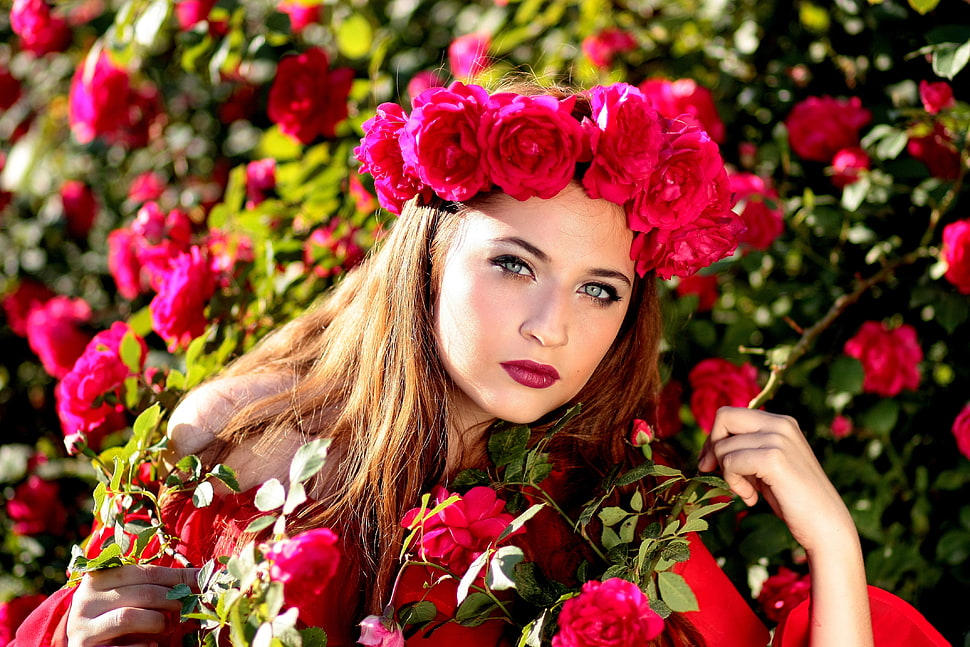 woman wearing red Rose headband posing in red Rose garden patch HD wallpaper
