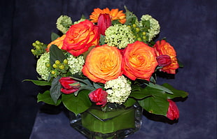 bouquette of red-and-orange flowers