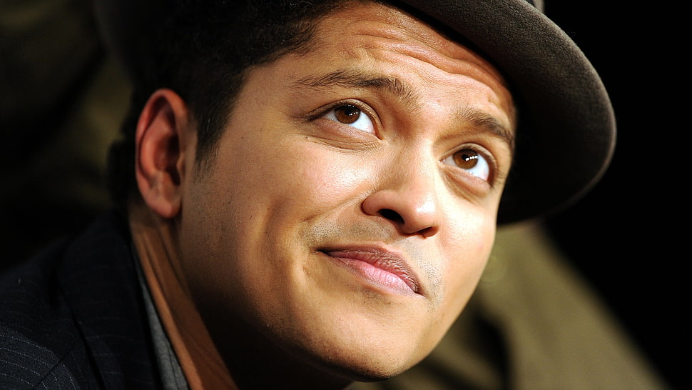 Bruno Mars HD wallpaper