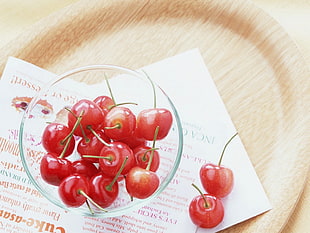 bunch of cherry fruit on clear glass bowl
