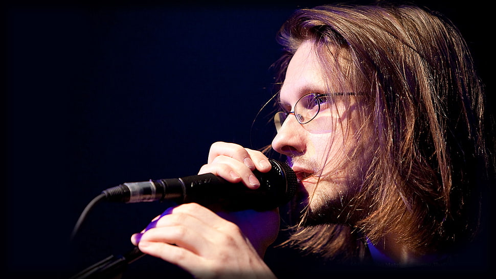 man wearing eyeglasses holding microphone HD wallpaper