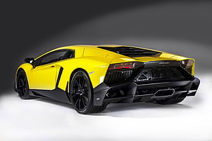 yellow Lamborghini aventador HD wallpaper