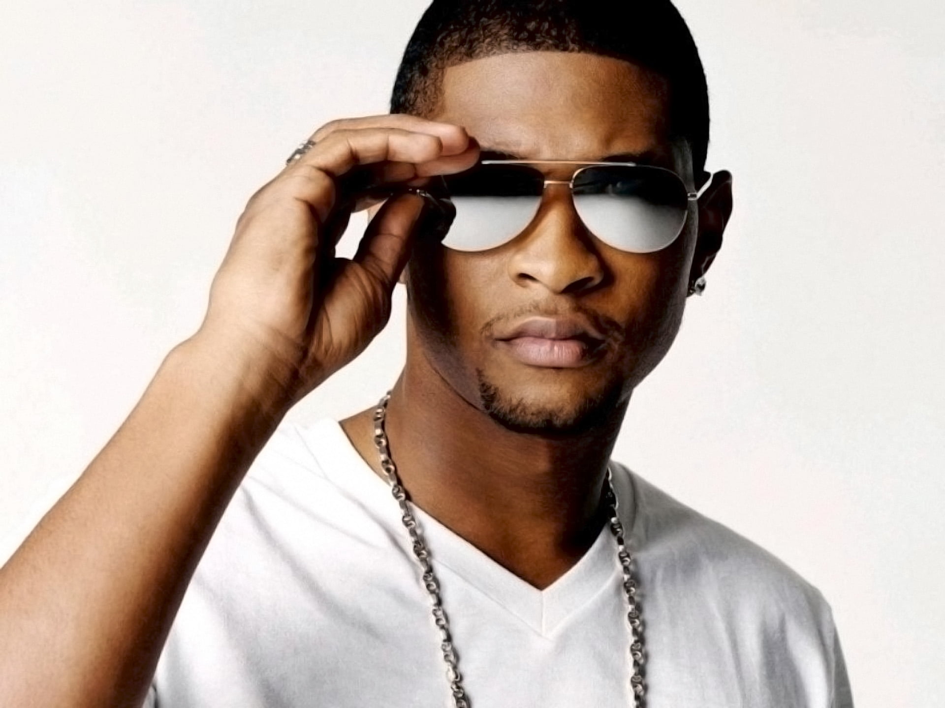 Usher photo gallery - high quality pics of Usher | ThePlace