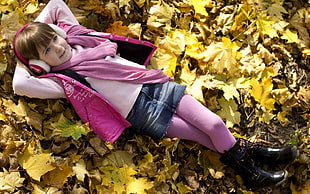 girl lying on maple leaves HD wallpaper