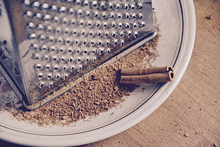 close up photograph round plate with shredder
