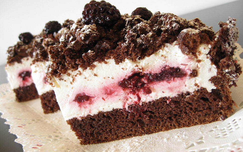 three sliced of chocolate cakes HD wallpaper