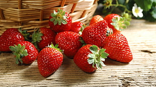 strawberries near brown surface HD wallpaper