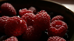 close-up photography red Raspberries HD wallpaper