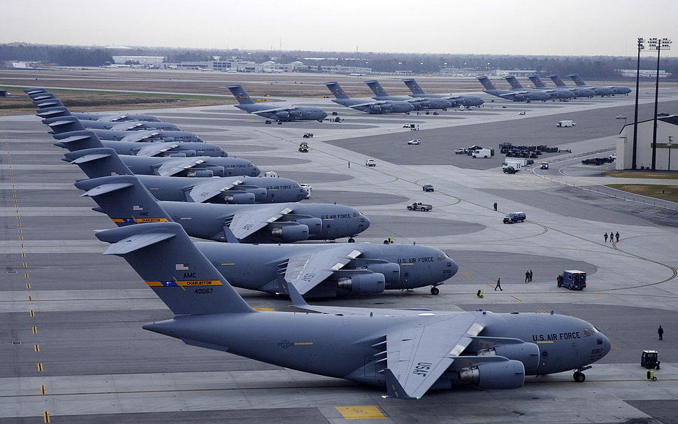gray airliner lot, Boeing C-17 Globemaster III, military aircraft, US Air Force HD wallpaper