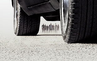 auto tire with view of group of people HD wallpaper