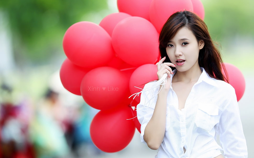 woman wearing white button-up pocket shirt holding red balloons HD wallpaper