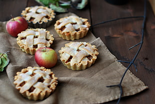 five apple pies, Biscuits, Pastries, Dessert