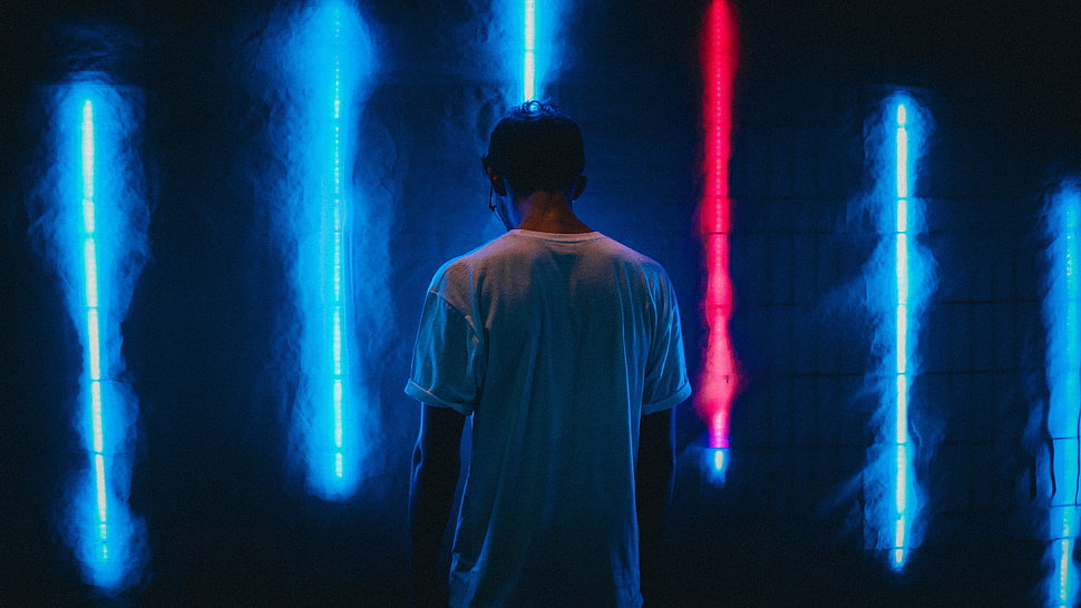 men's white crew-neck shirt HD wallpaper