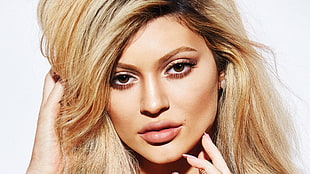 women's nude-colored lipstick, Kylie Jenner, ELLE Canada, 2018