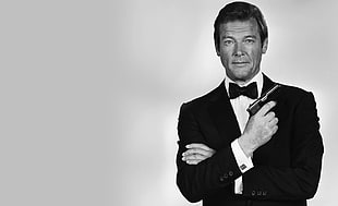 men's black suit jacket, James Bond, Roger Moore, monochrome, movies