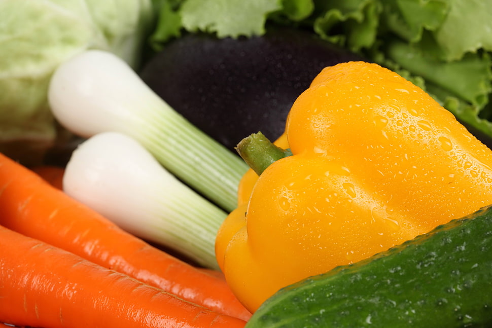 close up photo of yellow bell pepper and carrots HD wallpaper