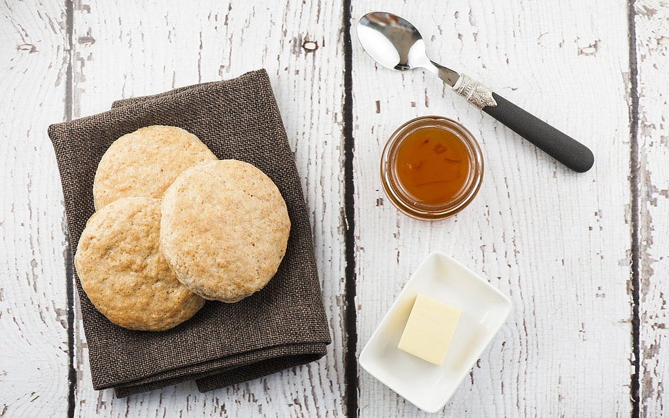 three cookies with cheese HD wallpaper